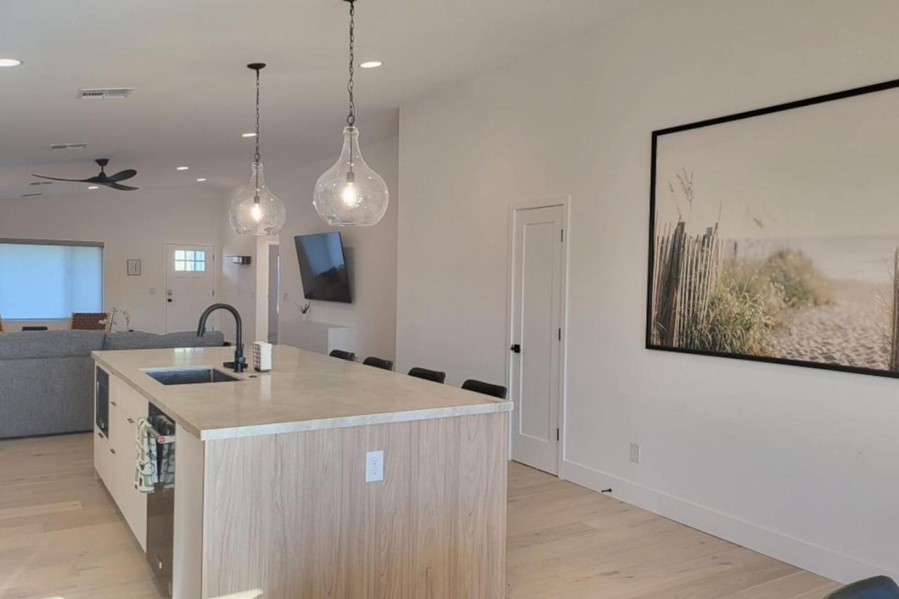Modern Living In Phx Heated Pool Arizona Charm