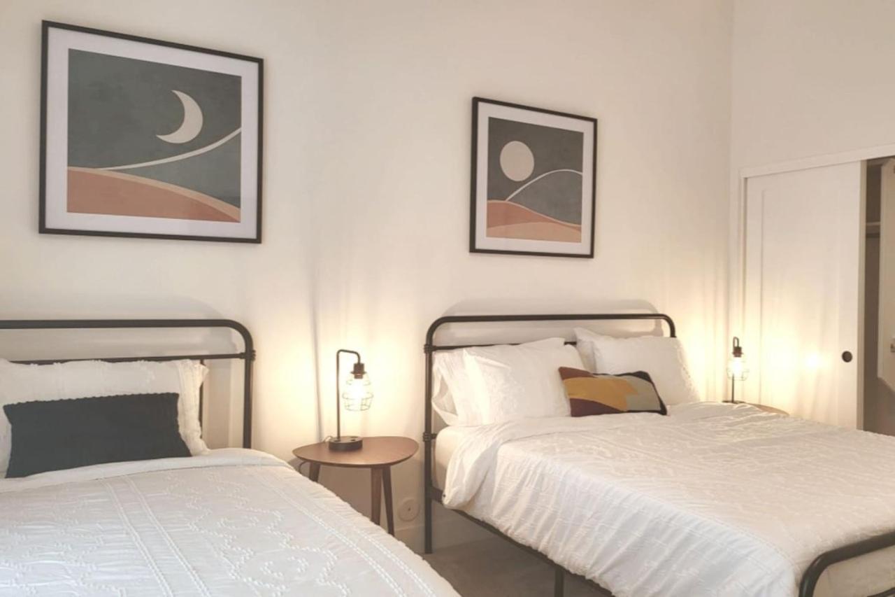 Modern Living In Phx Heated Pool Arizona Charm Holiday home Philadelphia