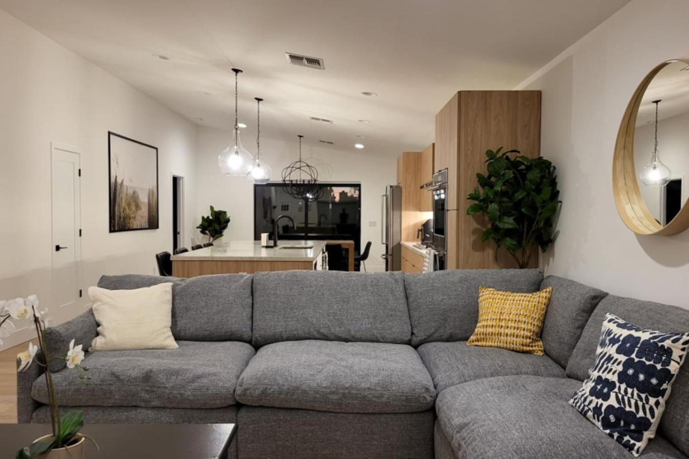 Modern Living In Phx Heated Pool Arizona Charm * Philadelphia