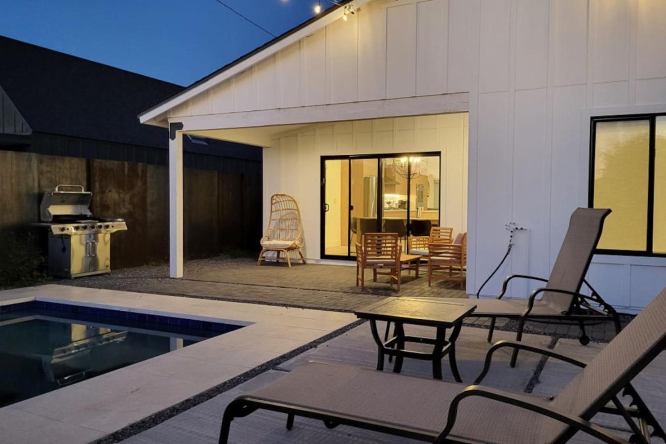 Modern Living In Phx Heated Pool Arizona Charm * Philadelphia