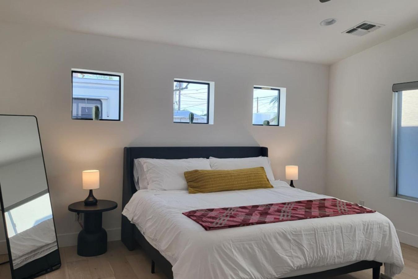 Modern Living In Phx Heated Pool Arizona Charm Holiday home Philadelphia