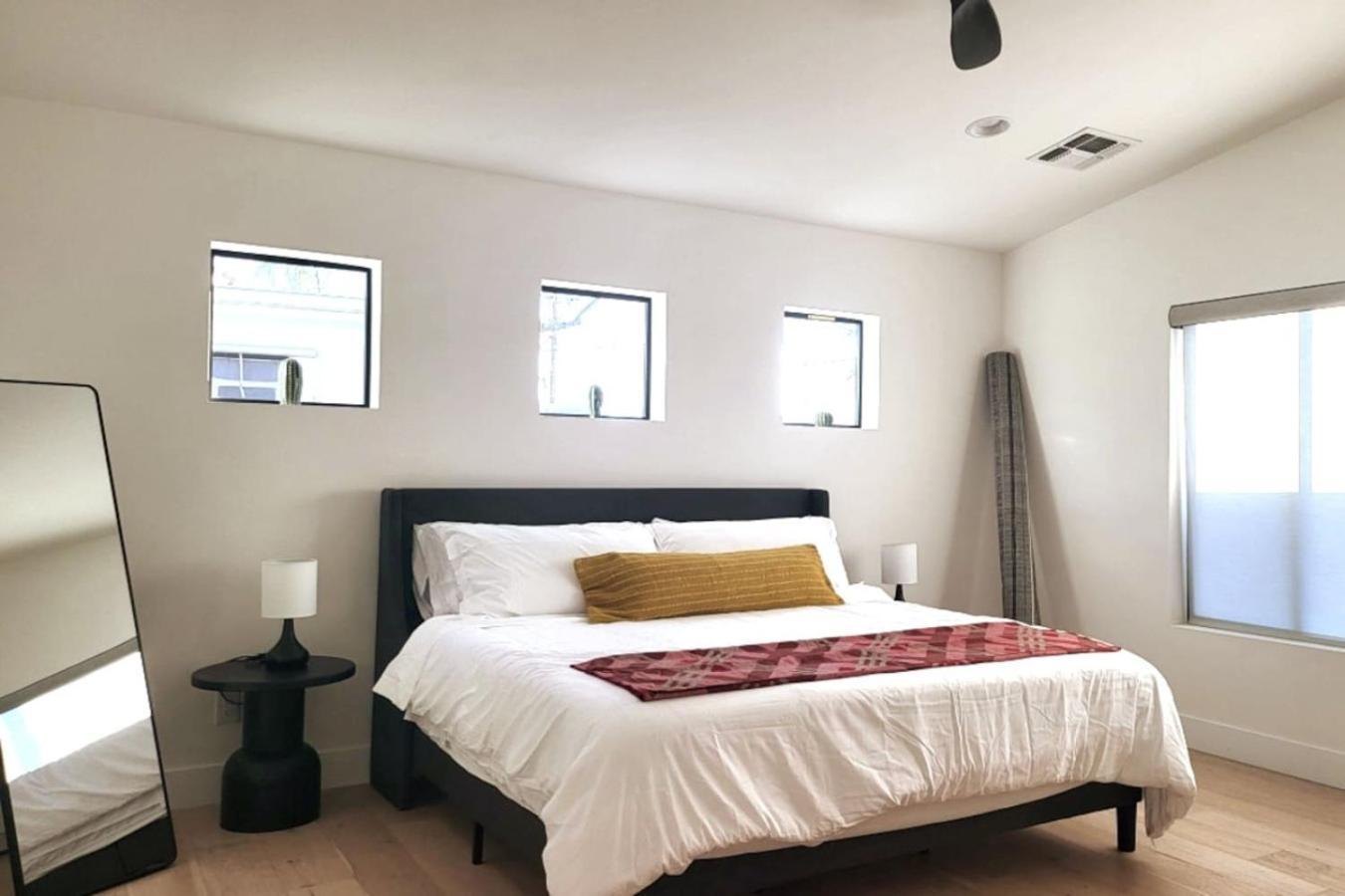 Holiday home Modern Living In Phx Heated Pool Arizona Charm *