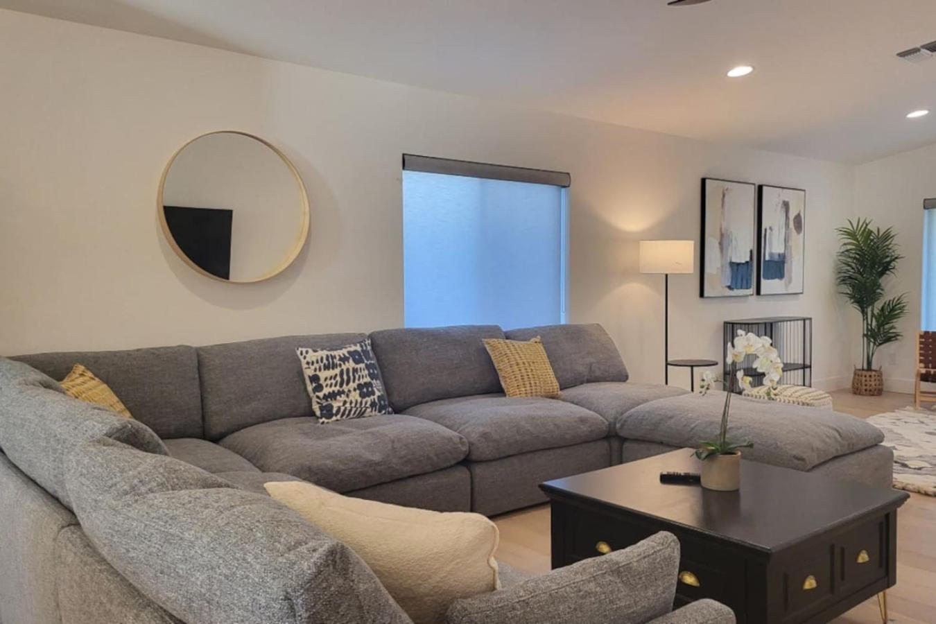 Holiday home Modern Living In Phx Heated Pool Arizona Charm Philadelphia