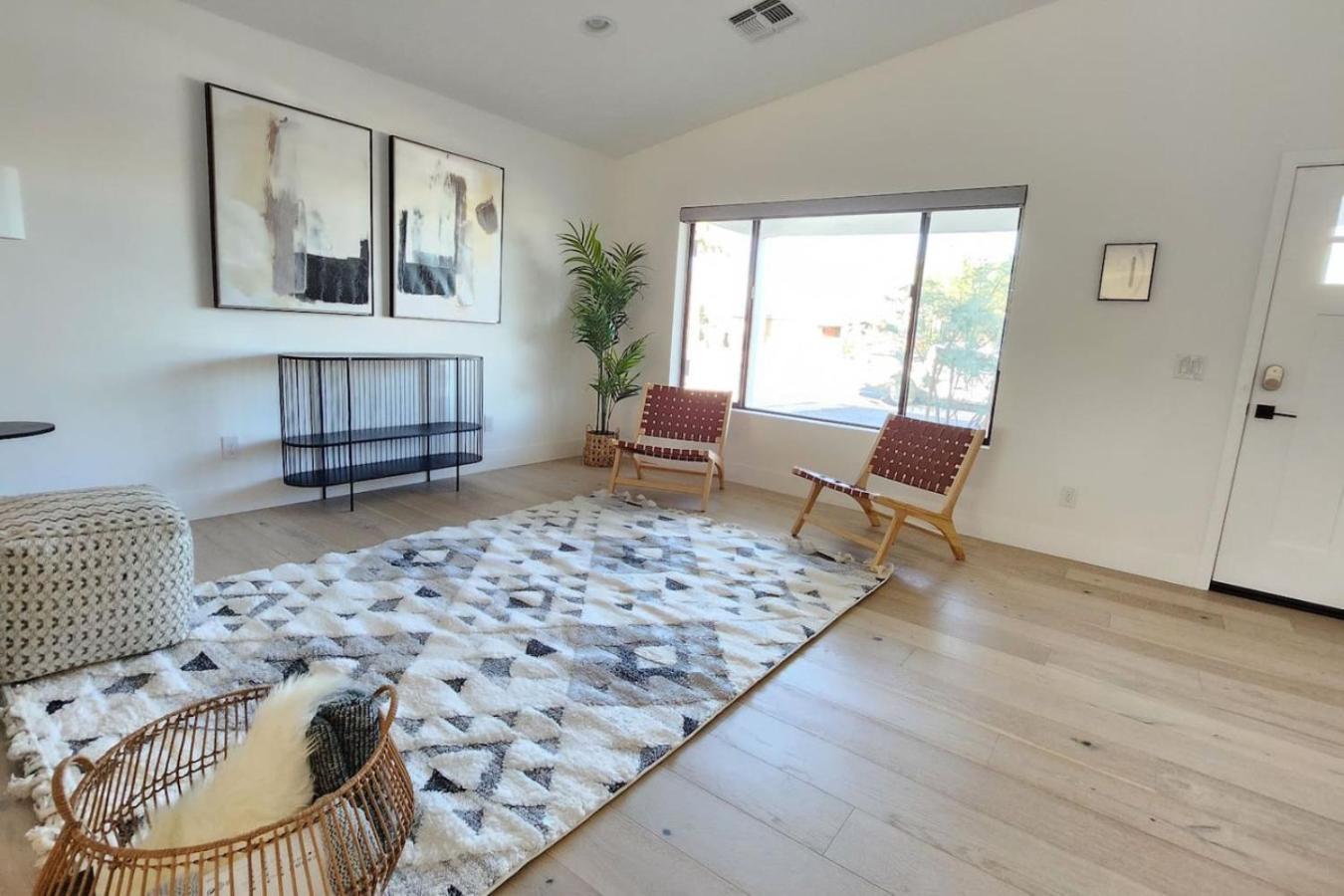 Holiday home Modern Living In Phx Heated Pool Arizona Charm